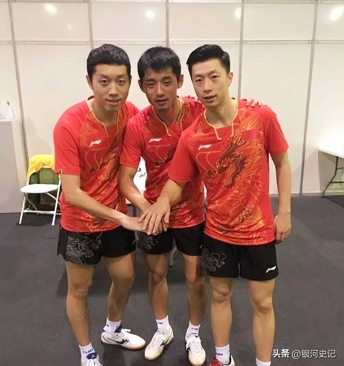 英格兰队险胜日本队,许昕带队取胜 英格兰队险胜日本队,许昕带队取胜